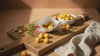 Kind isst Bio-Mango Kaubonbons